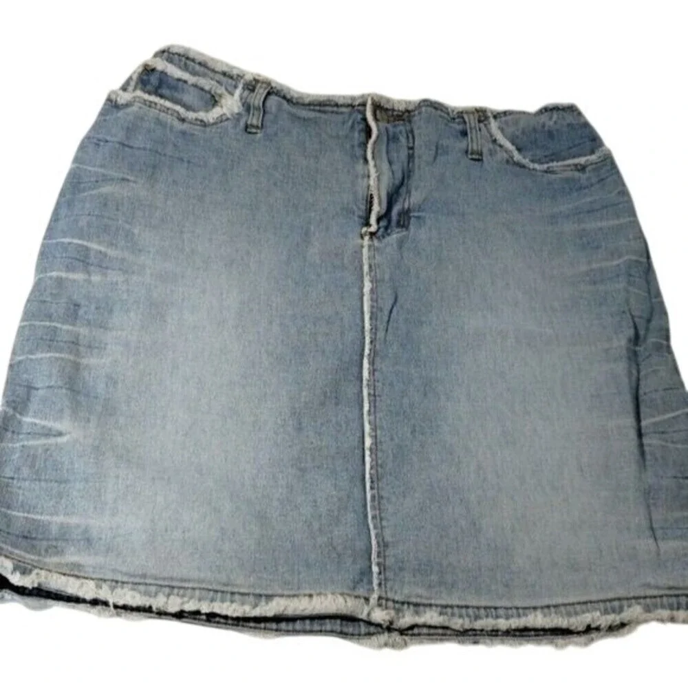 No Boundaries Denim Skirt Frayed Hem Light Wash Mini Skirt‎ Juniors Size15